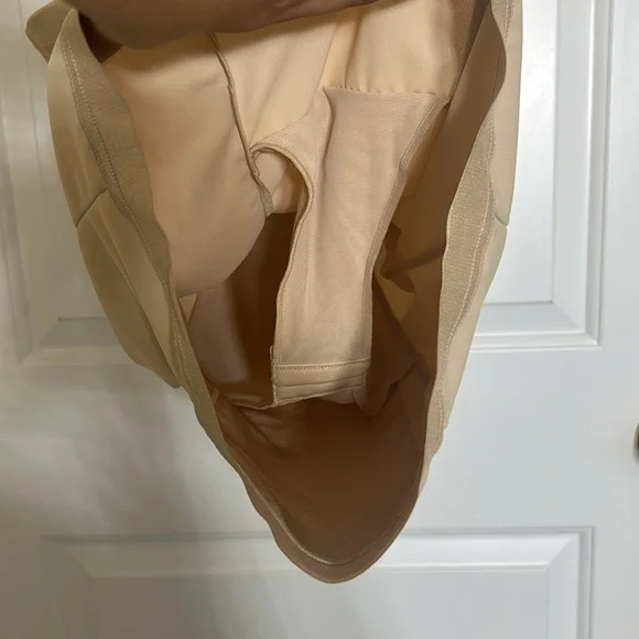 Maidenform Ultra-Firm Control Convertible Shapewear Slip with Underwire Support - Picture 3 of 10